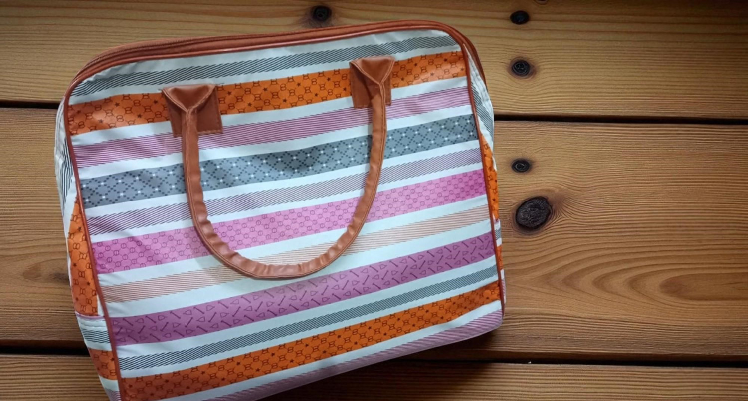 Women attractive handbag