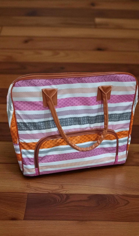 Women attractive handbag