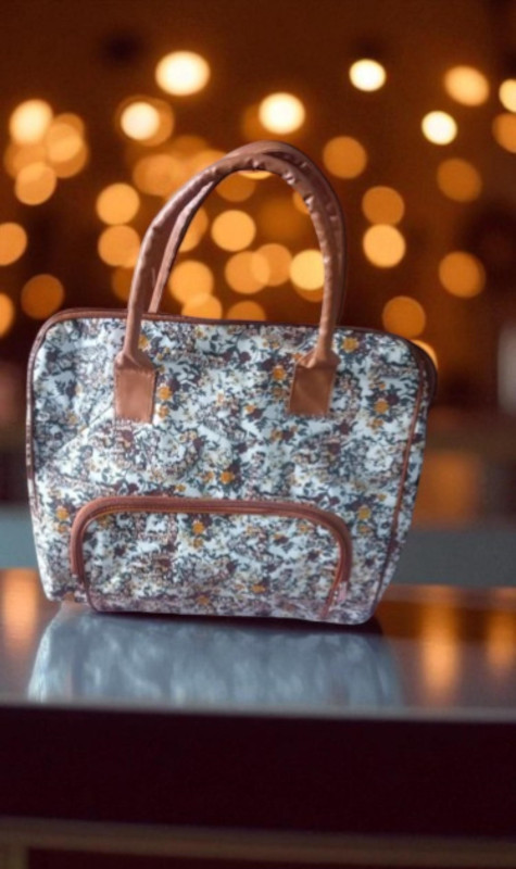 New trendy fashionable bags for girls and womans